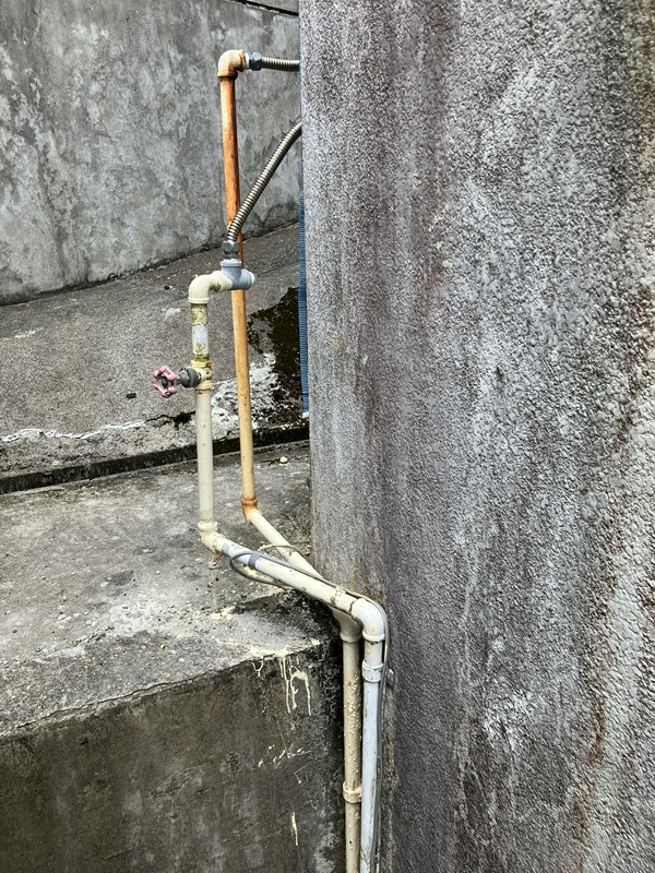 給湯パイプ取り替え前