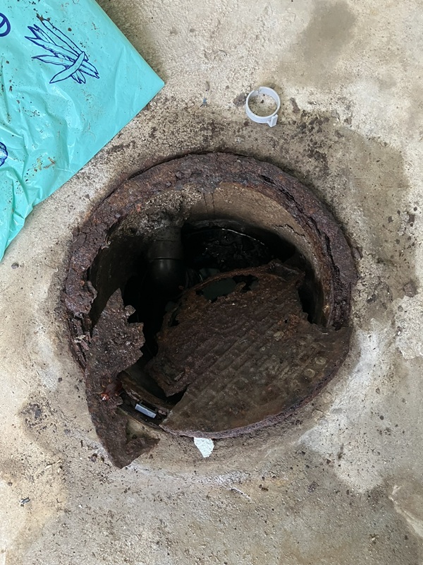 排水桝蓋取り替え前