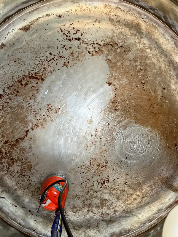 屋上貯水タンク清掃前